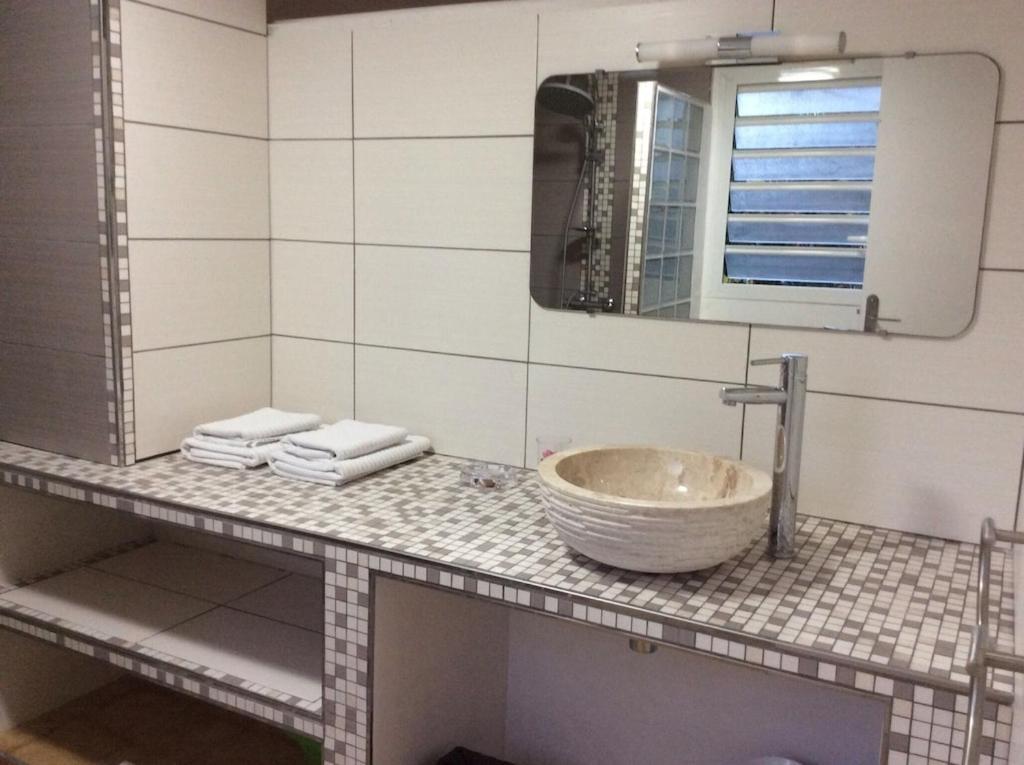 Confortable T1 Le Gosier, Wi-Fi, Piscine Dans Gite لو جوسيير المظهر الخارجي الصورة